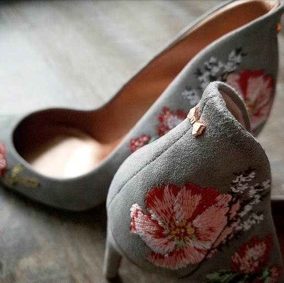 🍒NEW🍒 TED BAKER EMBROIDERED SUEDE PUMPS - Picture 4 of 8